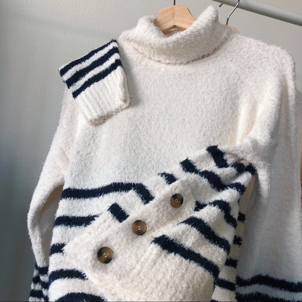Last One // STRIPED TURTLENECK SWEATER - Picture 2 of 4